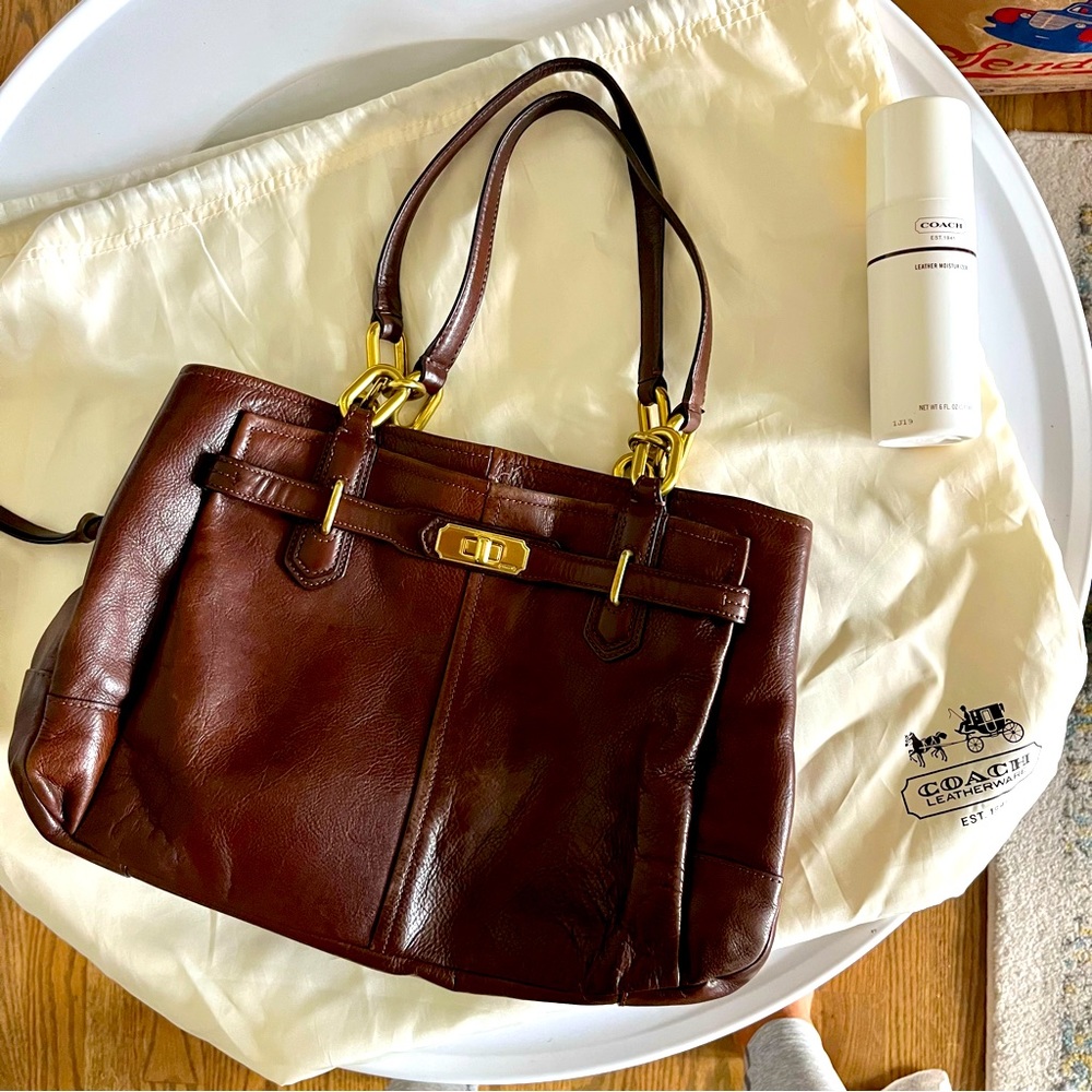 Coach Leather Purse - Chelsea Jayden
